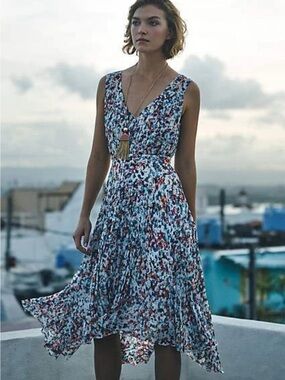 Anthropologie Plenty by Tracy Reese Floral Pleated V-Neck Dress  size 8